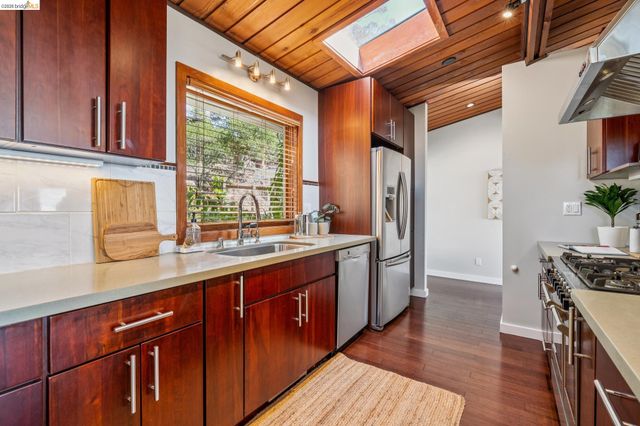 1394 Queens Rd, Berkeley, CA 94708
