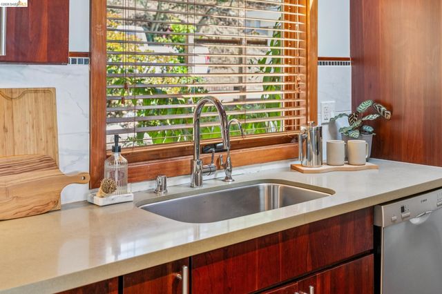 1394 Queens Rd, Berkeley, CA 94708