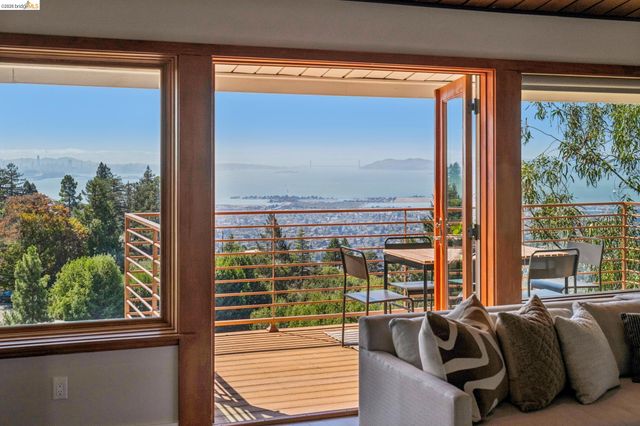 1394 Queens Rd, Berkeley, CA 94708