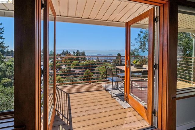 1394 Queens Rd, Berkeley, CA 94708
