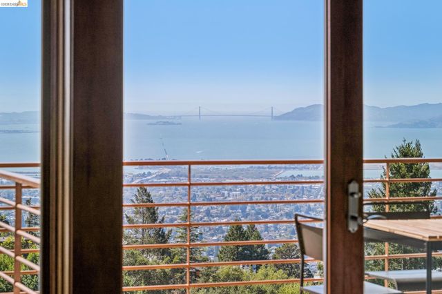 1394 Queens Rd, Berkeley, CA 94708