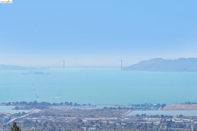1394 Queens Rd, Berkeley, CA 94708