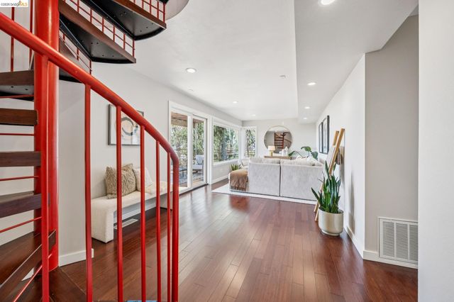 1394 Queens Rd, Berkeley, CA 94708
