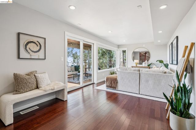 1394 Queens Rd, Berkeley, CA 94708