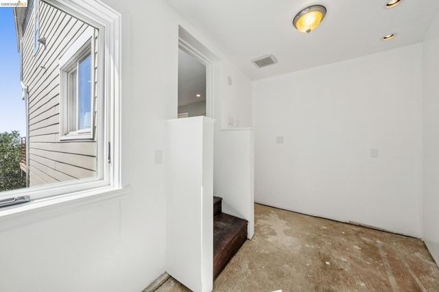 1394 Queens Rd, Berkeley, CA 94708