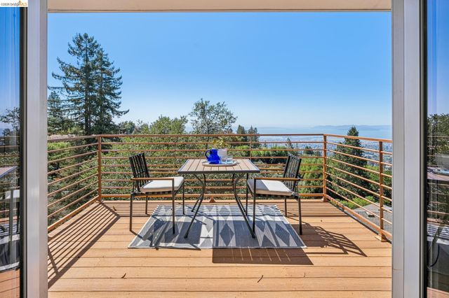 1394 Queens Rd, Berkeley, CA 94708