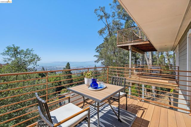 1394 Queens Rd, Berkeley, CA 94708