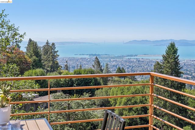 1394 Queens Rd, Berkeley, CA 94708