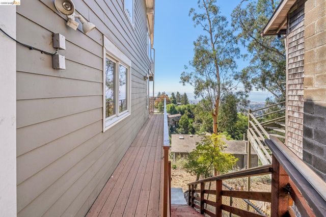 1394 Queens Rd, Berkeley, CA 94708