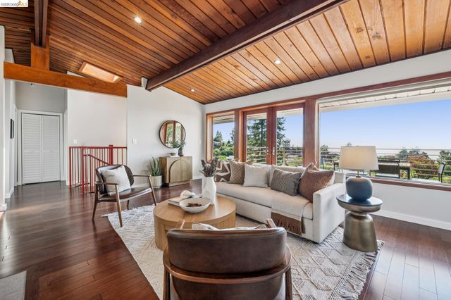 1394 Queens Rd, Berkeley, CA 94708