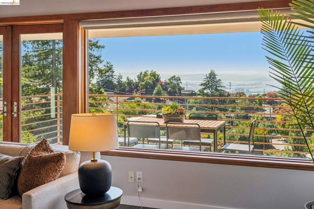 1394 Queens Rd, Berkeley, CA 94708