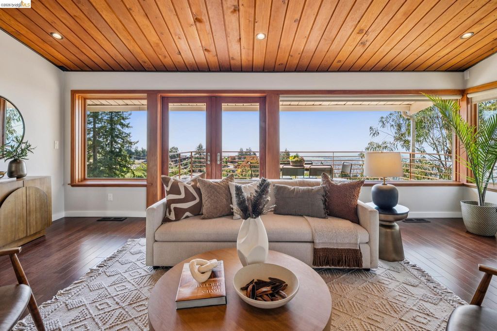 1394 Queens Rd, Berkeley, CA 94708