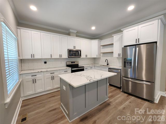 411 W 6th Avenue A, Gastonia, NC 28052