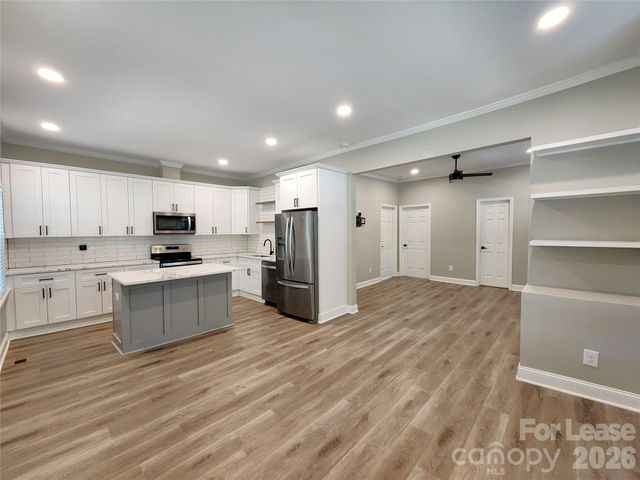 411 W 6th Avenue A, Gastonia, NC 28052