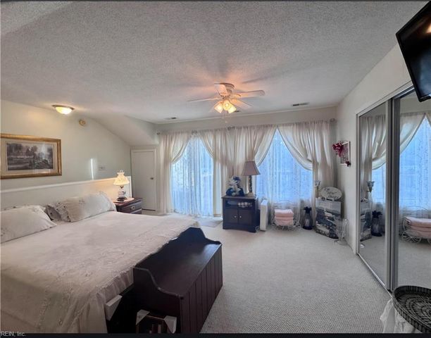 14 Sandie Point LN, Portsmouth, VA 23701