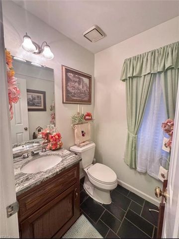 14 Sandie Point LN, Portsmouth, VA 23701