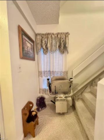 14 Sandie Point LN, Portsmouth, VA 23701