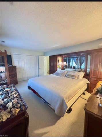 14 Sandie Point LN, Portsmouth, VA 23701