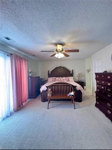 14 Sandie Point LN, Portsmouth, VA 23701