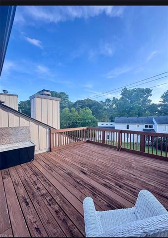 14 Sandie Point LN, Portsmouth, VA 23701