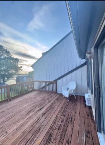 14 Sandie Point LN, Portsmouth, VA 23701