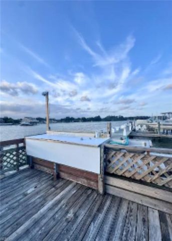 14 Sandie Point LN, Portsmouth, VA 23701