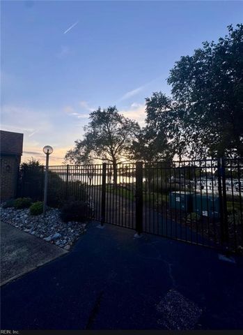 14 Sandie Point LN, Portsmouth, VA 23701