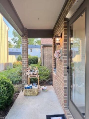 14 Sandie Point LN, Portsmouth, VA 23701