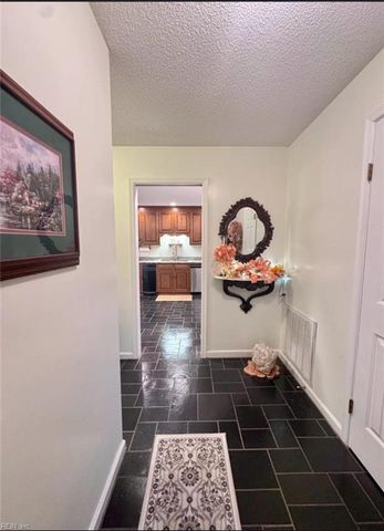 14 Sandie Point LN, Portsmouth, VA 23701