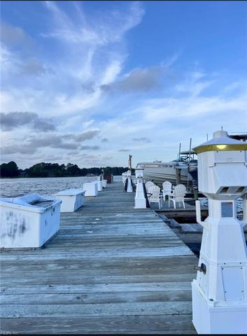 14 Sandie Point LN, Portsmouth, VA 23701