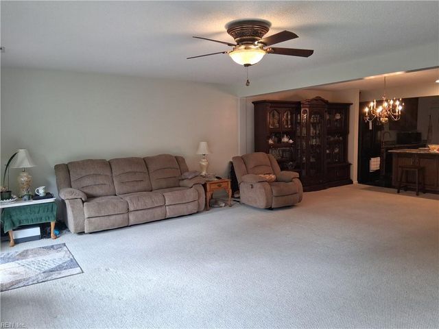14 Sandie Point LN, Portsmouth, VA 23701