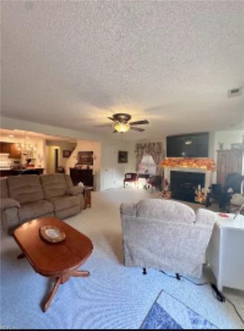 14 Sandie Point LN, Portsmouth, VA 23701