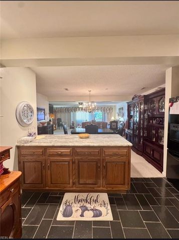 14 Sandie Point LN, Portsmouth, VA 23701