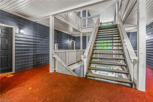 326 Meadows Circle, Winston-salem, NC 27104