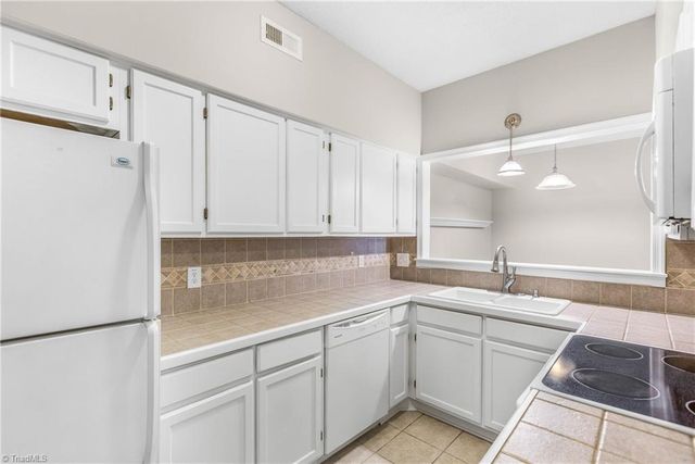 326 Meadows Circle, Winston-salem, NC 27104