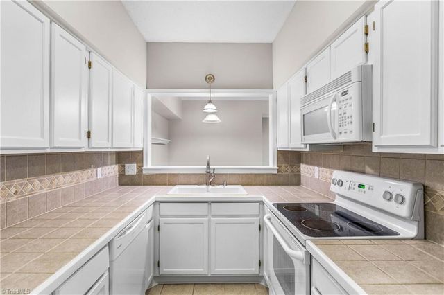 326 Meadows Circle, Winston-salem, NC 27104