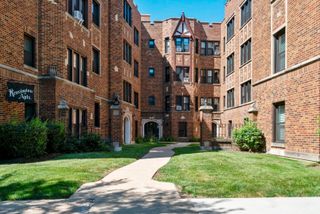 323 W Calendar Avenue 3G, La Grange, IL 60525