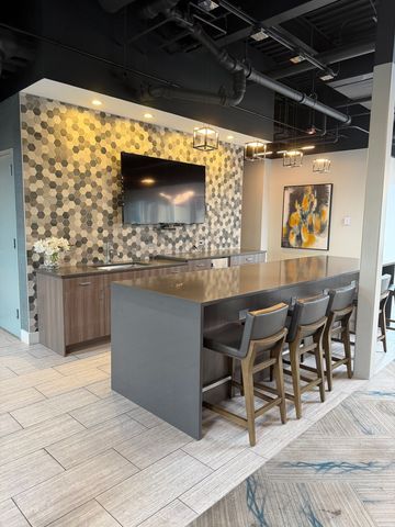 180 N Jefferson Street 711, Chicago, IL 60661
