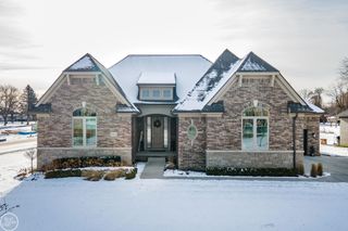 16818 Glenhurst Drive, Macomb Twp, MI 48044