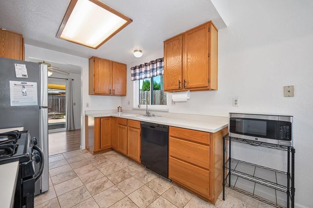 1028 Fallon Woods Way, Rio Linda, CA 95673