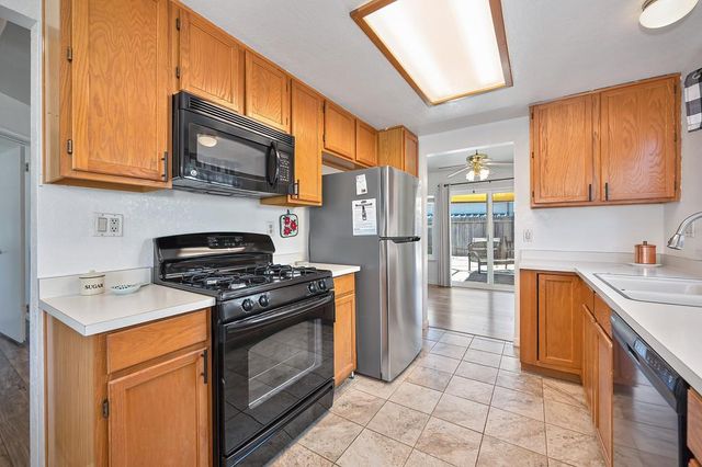 1028 Fallon Woods Way, Rio Linda, CA 95673