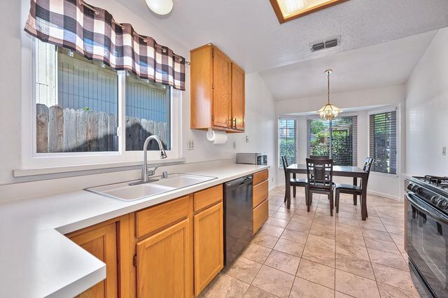1028 Fallon Woods Way, Rio Linda, CA 95673