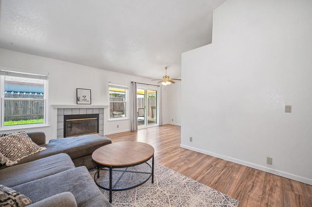 1028 Fallon Woods Way, Rio Linda, CA 95673