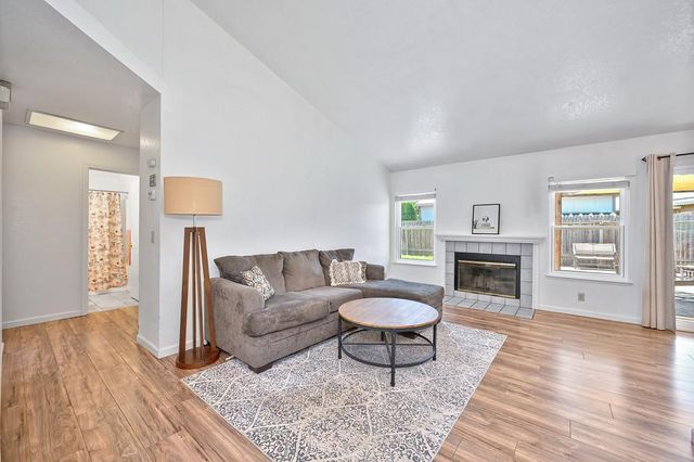 1028 Fallon Woods Way, Rio Linda, CA 95673
