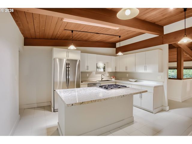 2929 GLEN EAGLES Rd, Lake Oswego, OR 97034