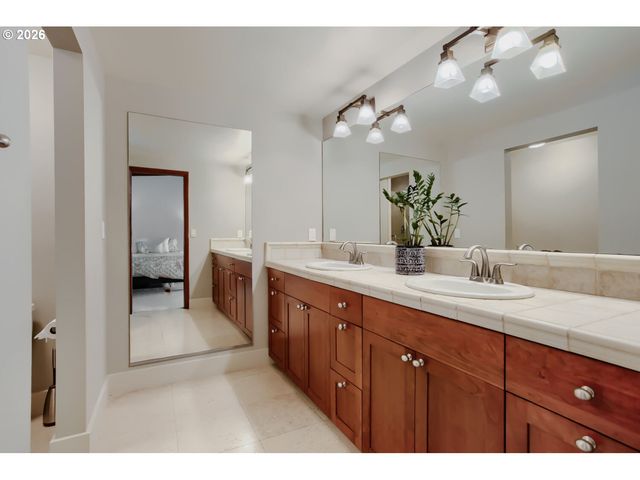2929 GLEN EAGLES Rd, Lake Oswego, OR 97034