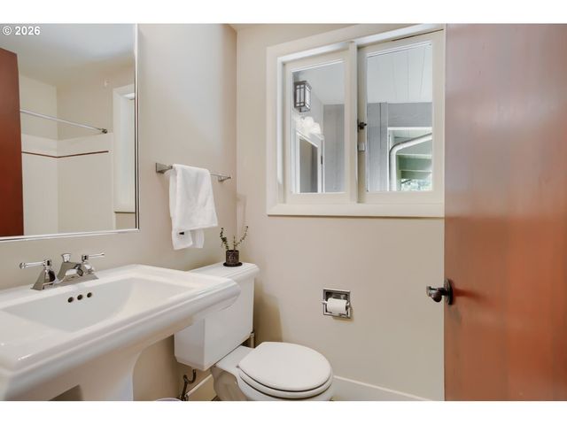 2929 GLEN EAGLES Rd, Lake Oswego, OR 97034