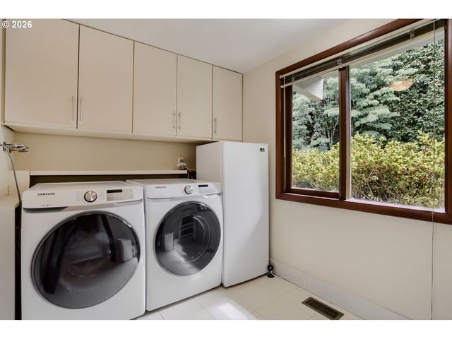 2929 GLEN EAGLES Rd, Lake Oswego, OR 97034