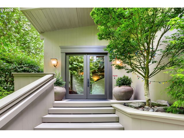 2929 GLEN EAGLES Rd, Lake Oswego, OR 97034