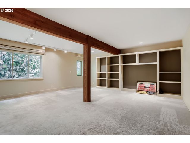 2929 GLEN EAGLES Rd, Lake Oswego, OR 97034